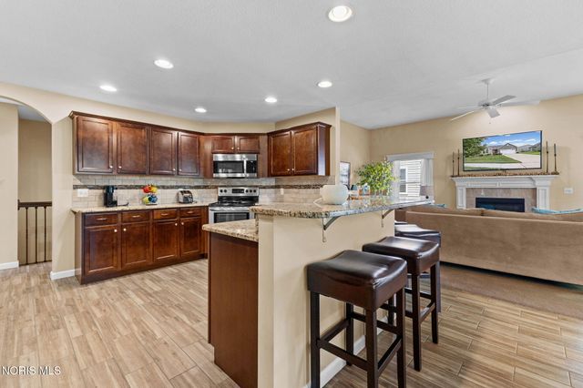 824 Meadowland Trail, Toledo, OH 43615