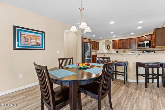 824 Meadowland Trail, Toledo, OH 43615