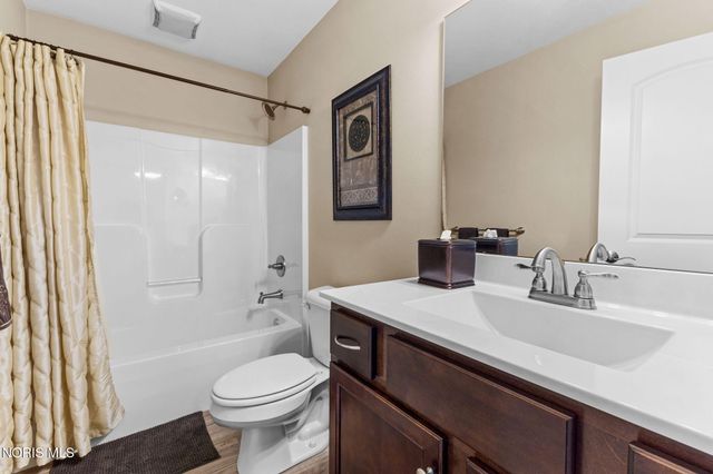 824 Meadowland Trail, Toledo, OH 43615