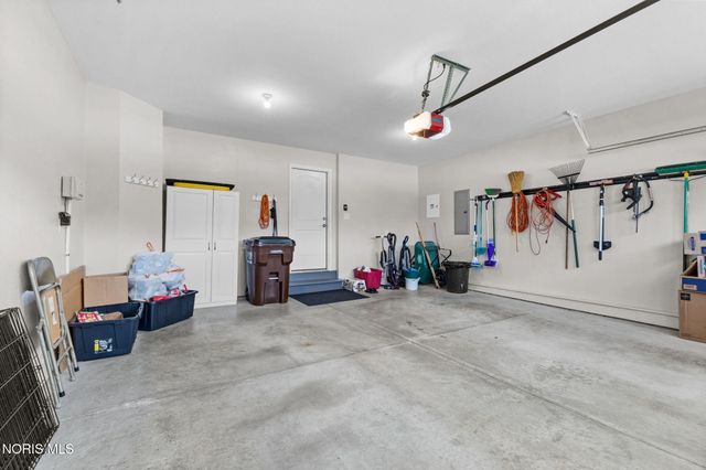 824 Meadowland Trail, Toledo, OH 43615