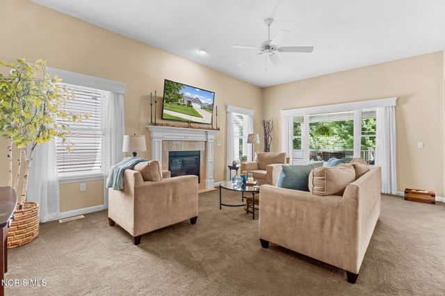 824 Meadowland Trail, Toledo, OH 43615