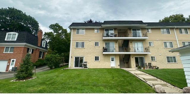370 Eastern Avenue 370, Barrington, IL 60010