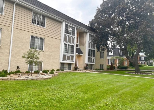 370 Eastern Avenue 370, Barrington, IL 60010
