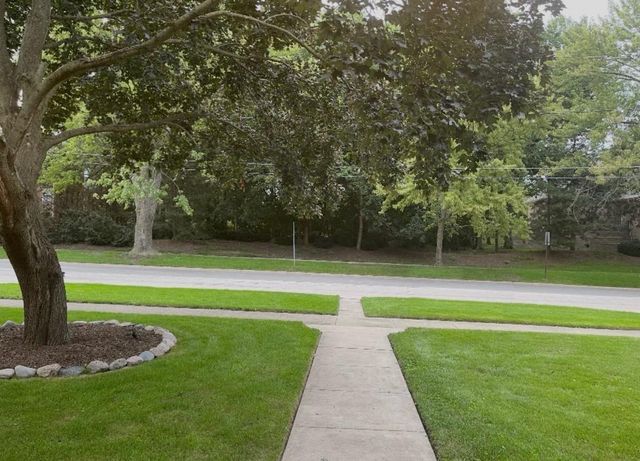 370 Eastern Avenue 370, Barrington, IL 60010