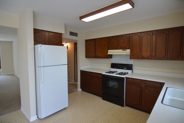 370 Eastern Avenue 370, Barrington, IL 60010