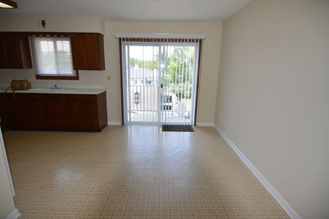 370 Eastern Avenue 370, Barrington, IL 60010