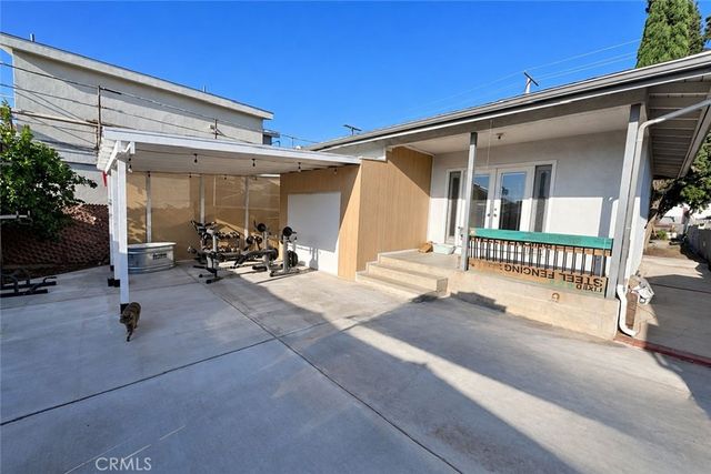 10651 Woodward Ave, Sunland, CA 91040