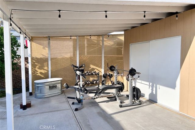 10651 Woodward Ave, Sunland, CA 91040