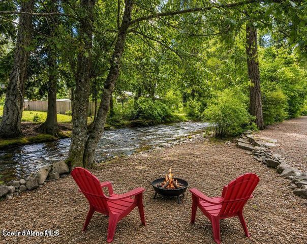 42303 Highway 200, Hope, ID 83836
