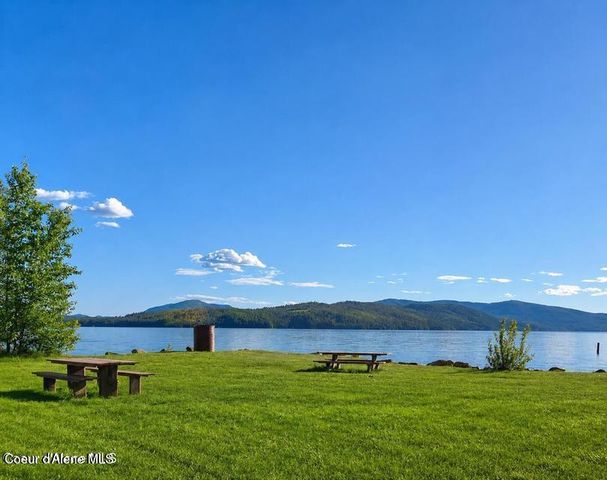 42303 Highway 200, Hope, ID 83836