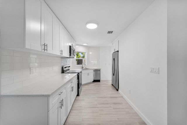 124 MAYFIELD Road W, Lantana, FL 33462