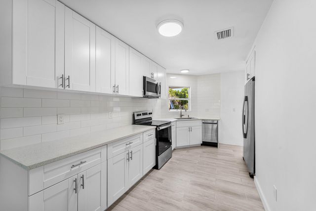 124 MAYFIELD Road W, Lantana, FL 33462