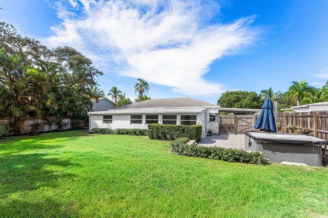 124 MAYFIELD Road W, Lantana, FL 33462