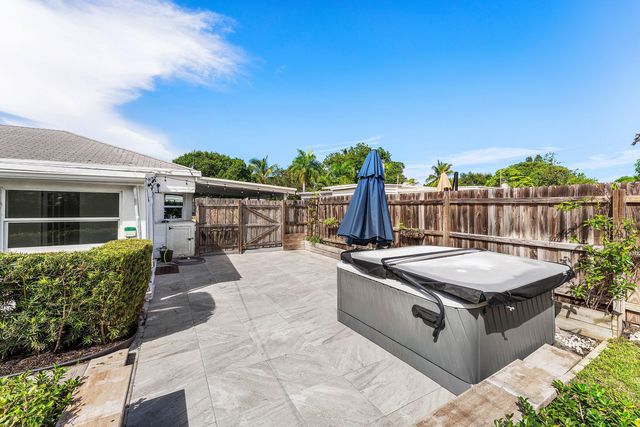 124 MAYFIELD Road W, Lantana, FL 33462
