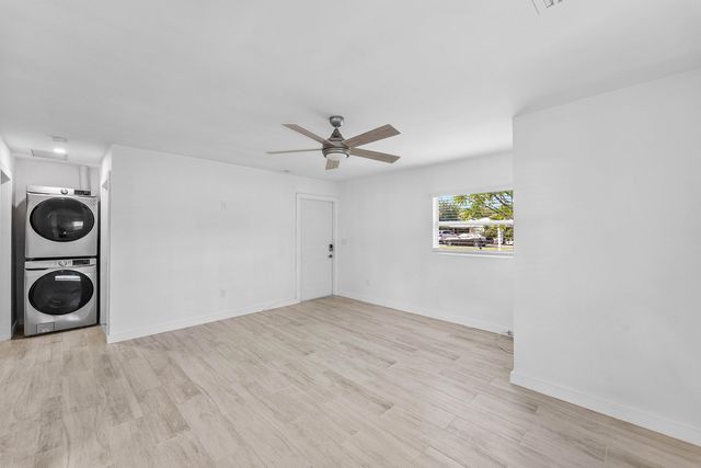 124 MAYFIELD Road W, Lantana, FL 33462