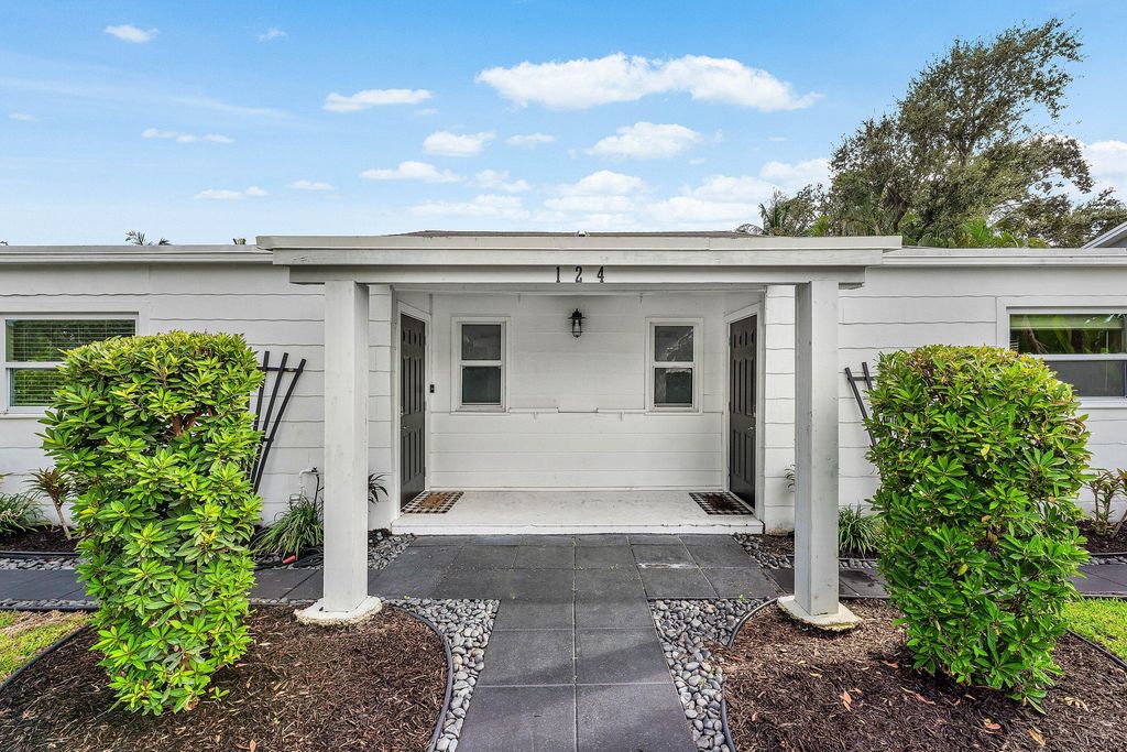 124 MAYFIELD Road W, Lantana, FL 33462