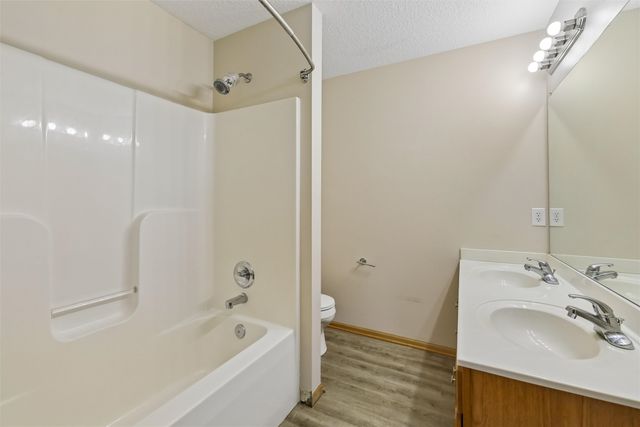 10026 Bayern Lane, Johnston, IA 50131