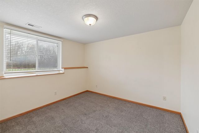 10026 Bayern Lane, Johnston, IA 50131