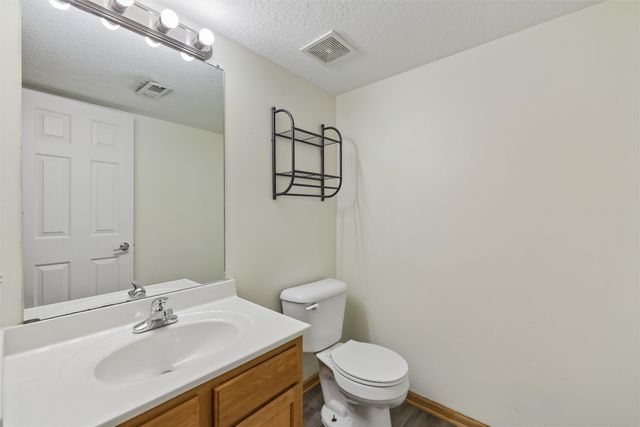 10026 Bayern Lane, Johnston, IA 50131