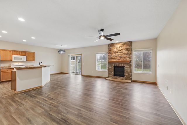 10026 Bayern Lane, Johnston, IA 50131