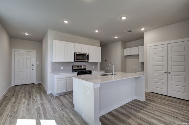 5535 Franklin Hills, Von Ormy, TX 78073