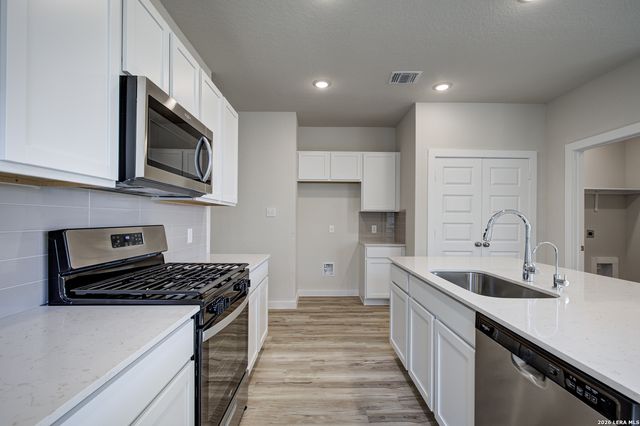 5535 Franklin Hills, Von Ormy, TX 78073