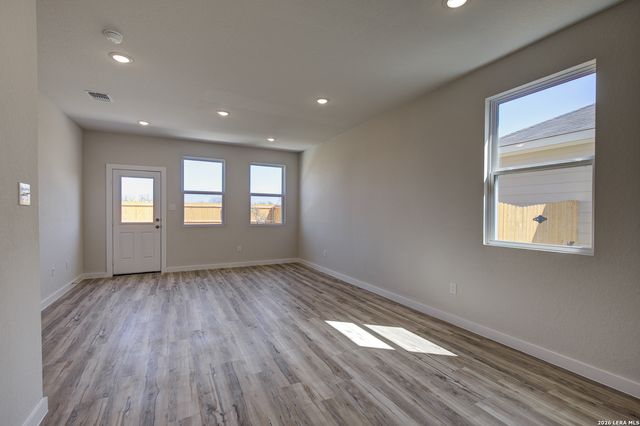 5535 Franklin Hills, Von Ormy, TX 78073