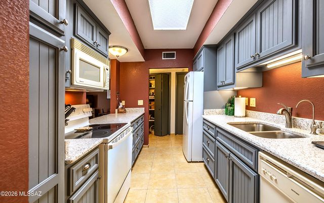 2082 S Santa Carla Drive, Green Valley, AZ 85614