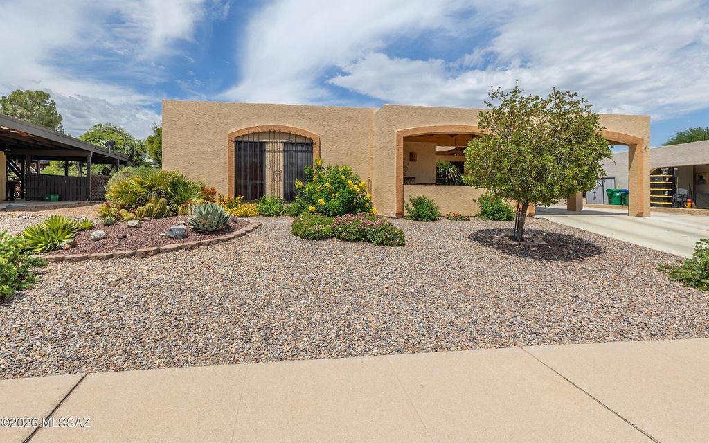 2082 S Santa Carla Drive, Green Valley, AZ 85614