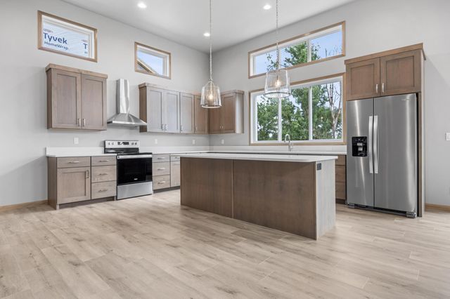 973 61st Avenue W, West Fargo, ND 58078