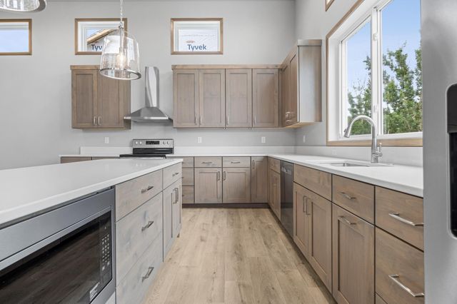 973 61st Avenue W, West Fargo, ND 58078