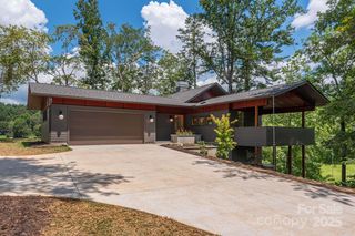 15 Bridgewater Drive, Fletcher, NC 28732