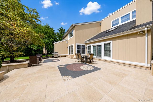 40 Bristol Drive, Manhasset, NY 11030