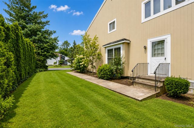 40 Bristol Drive, Manhasset, NY 11030