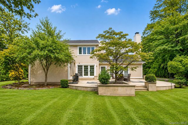 40 Bristol Drive, Manhasset, NY 11030