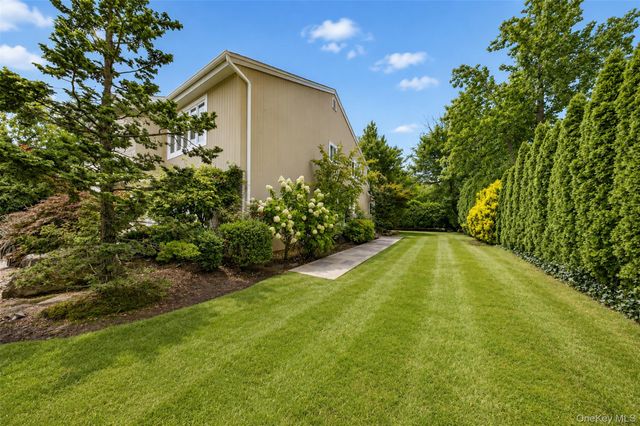 40 Bristol Drive, Manhasset, NY 11030