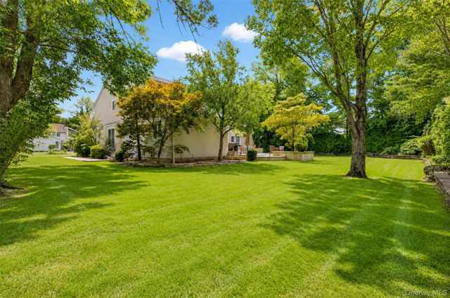 40 Bristol Drive, Manhasset, NY 11030