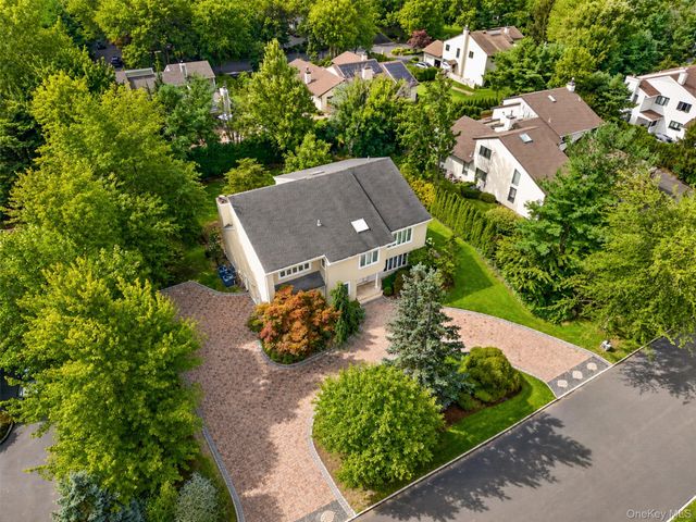 40 Bristol Drive, Manhasset, NY 11030