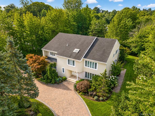 40 Bristol Drive, Manhasset, NY 11030