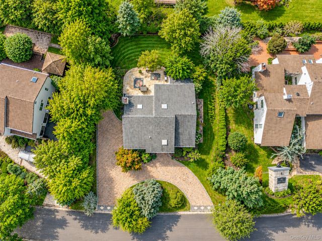 40 Bristol Drive, Manhasset, NY 11030