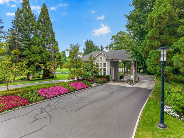40 Bristol Drive, Manhasset, NY 11030