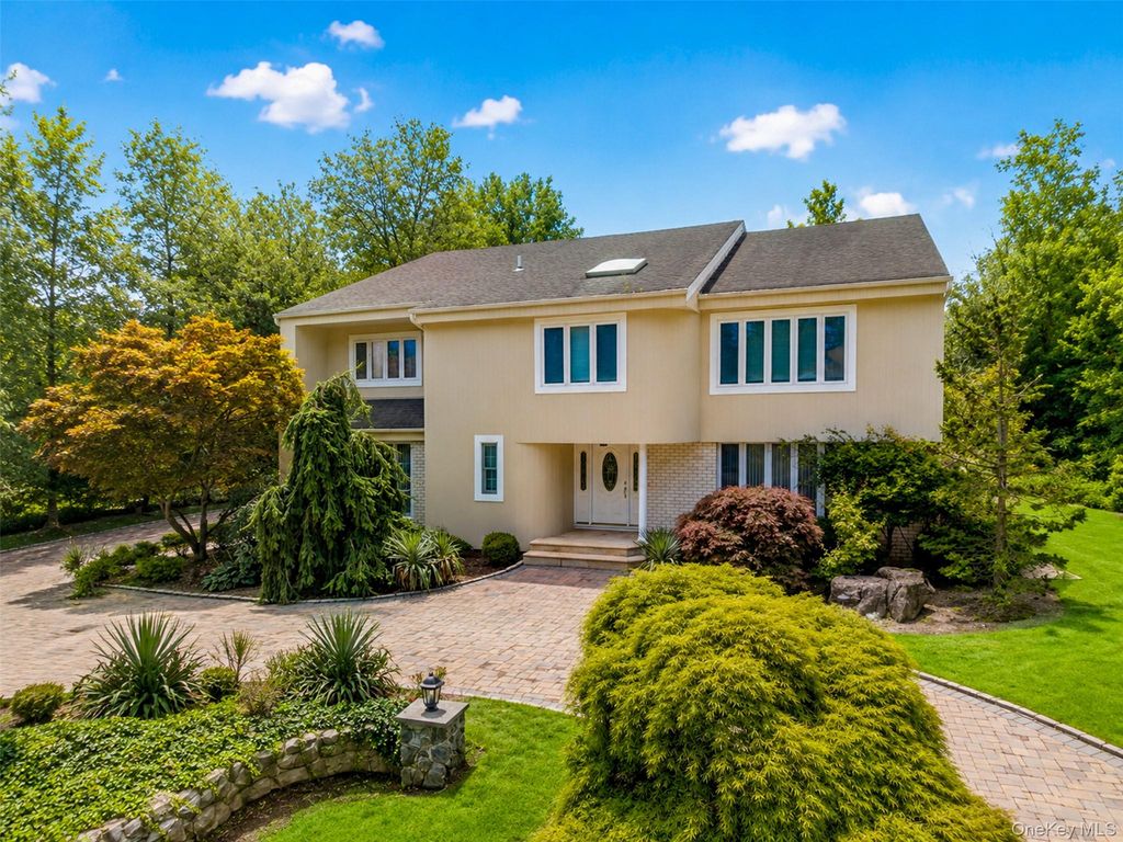 40 Bristol Drive, Manhasset, NY 11030 — photo 2