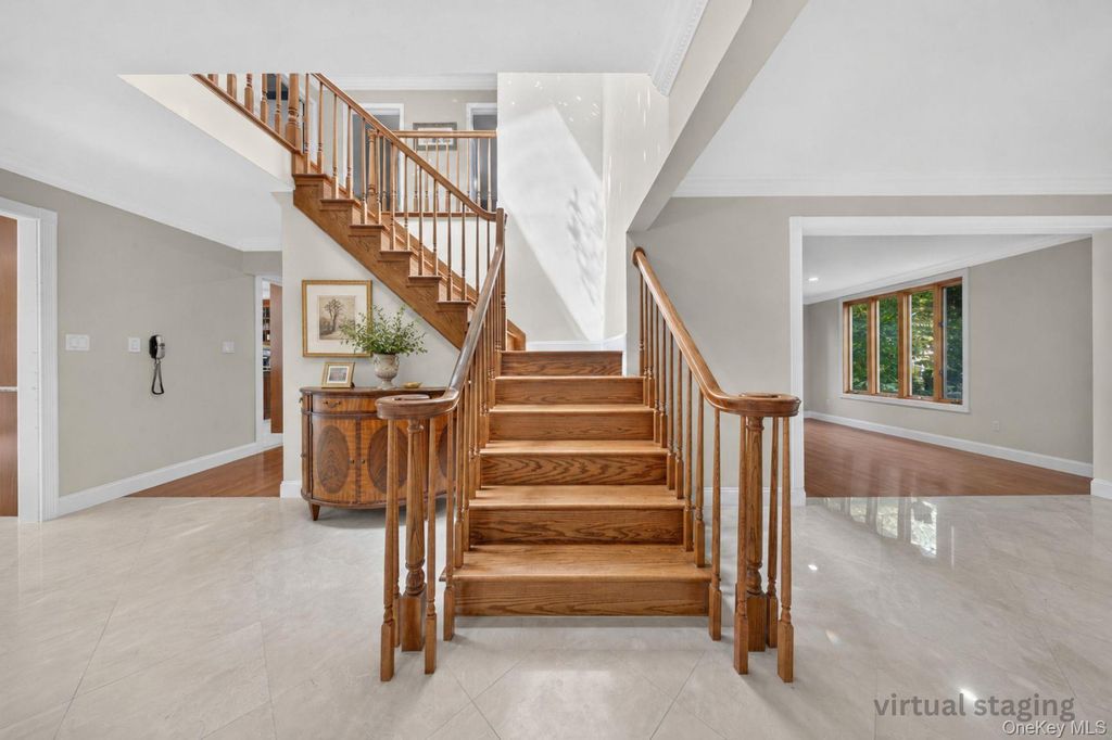 40 Bristol Drive, Manhasset, NY 11030 — photo 4