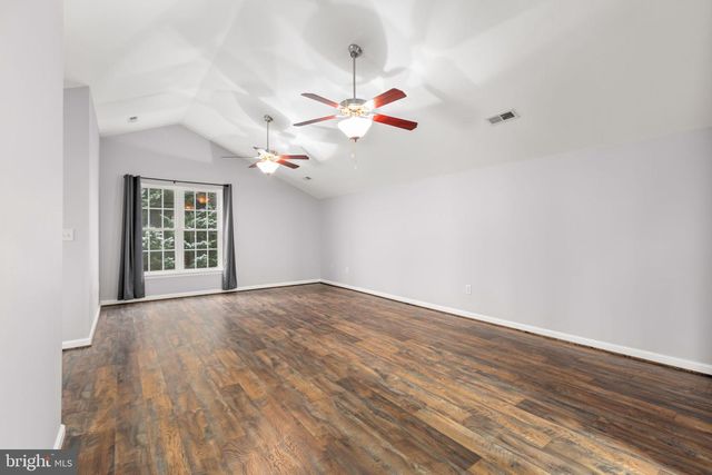 1010 ROBERTS CT, Fredericksburg, VA 22401