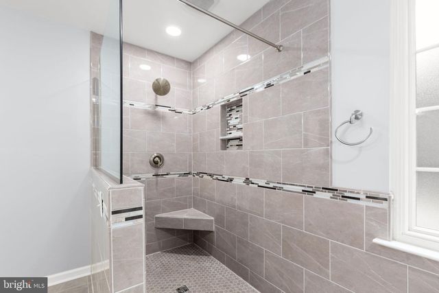 1010 ROBERTS CT, Fredericksburg, VA 22401