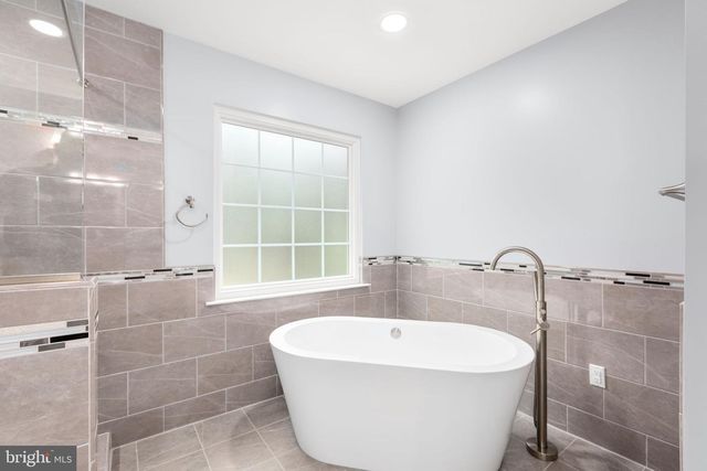 1010 ROBERTS CT, Fredericksburg, VA 22401