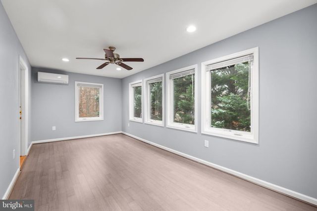 1010 ROBERTS CT, Fredericksburg, VA 22401