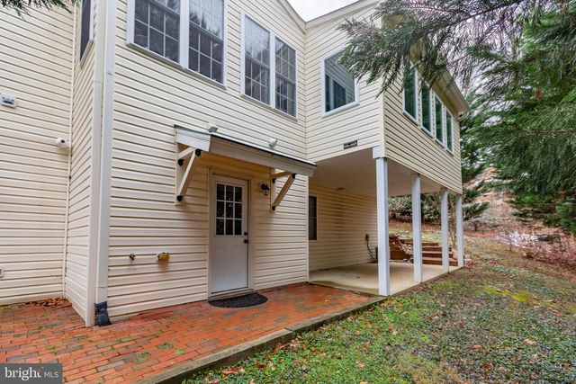 1010 ROBERTS CT, Fredericksburg, VA 22401