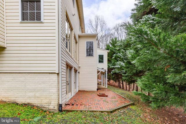 1010 ROBERTS CT, Fredericksburg, VA 22401