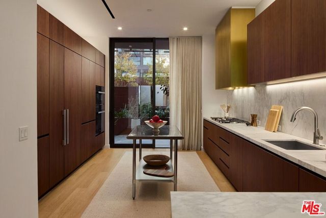 702 N Doheny Drive TH25, West Hollywood, CA 90069